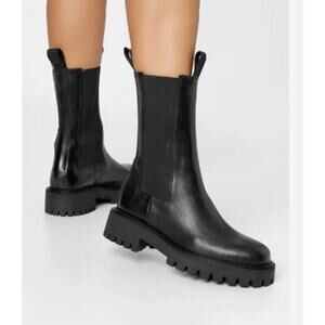 NWOB LAST Angie Chelsea Boots Portugal Black 36 Lugsole Size 6